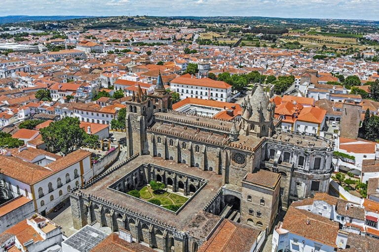Évora